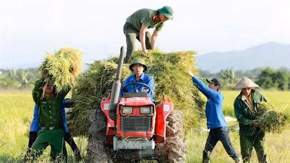 Giữ bình yên ở huyện vùng biên Việt – Lào