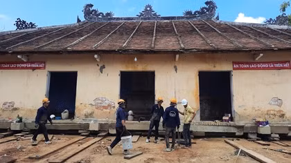 “Thần đèn” di dời ngôi chánh điện 1.000 tấn tại cổ tự Diệu Đế