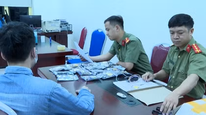 Bắt vụ mua bán thiết bị siêu nhỏ để gian lận trước ngày thi tốt nghiệp