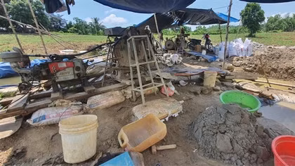 Lợi dụng khai khoáng để đãi vàng trái phép