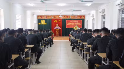Khai giảng lớp huấn luyện cho CBCS Trung đoàn CSCĐ dự bị chiến đấu