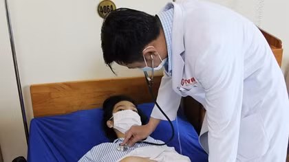 Bé gái mắc hội chứng đa polyps di truyền đặc biệt hiếm gặp