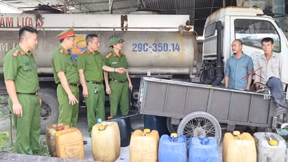 Tài xế xe bồn rút ruột hàng trăm lít dầu diesel