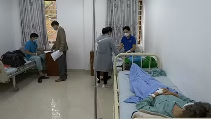 Hàng loạt du khách, vận động viên nhập viện sau khi ăn bánh mì Liên Hoa
