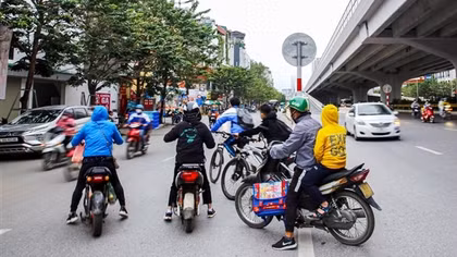 Khi người dân liều lĩnh ngược chiều về nhà