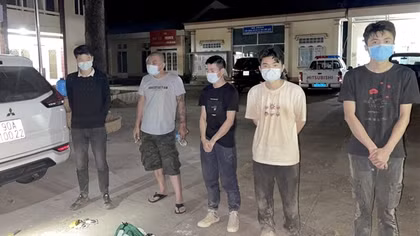 Tài xế dương tính ma túy vận chuyển 4 người Trung Quốc nhập cảnh trái phép