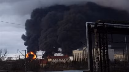 Máy bay Nga bắn phá kho vũ khí cực lớn của Ukraine