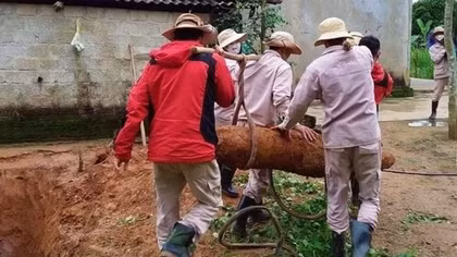 Hoảng hồn thấy quả bom hơn 230 kg trong vườn nhà
