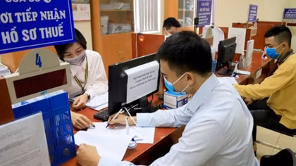 483 người có thành tích trong nộp thuế được tặng giấy khen