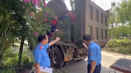 Nhiều tài xế xe quá khổ, quá tải vẫn chây ỳ, chống đối