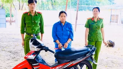 Tóm “nữ quái” dùng dao đe dọa cướp xe ôm