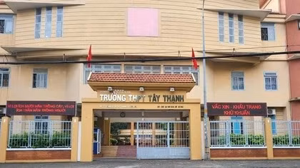 Hiệu trưởng nhận trách nhiệm, xin dừng những khoản thu gây bức xúc