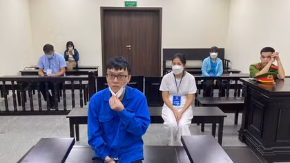 Lấy cắp thông tin cá nhân mà doanh nghiệp lưu trữ để bán