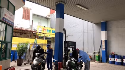 Thủ tướng yêu cầu đảm bảo nguồn cung xăng dầu trong nước