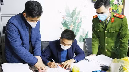 Lật mặt gã kiến trúc sư siêu lừa