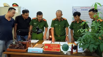 Nỗ lực cùng đồng đội phá án