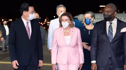 Trung Quốc triệu đại sứ Mỹ khi bà Pelosi đến Đài Loan