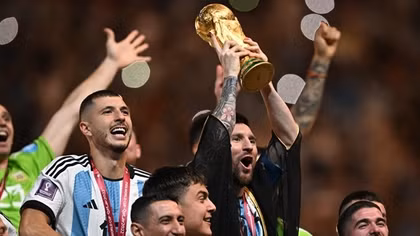 Khoảnh khắc lịch sử của Messi