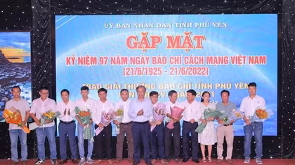 PV Báo CAND được trao giải thưởng báo chí Phú Yên lần thứ 15