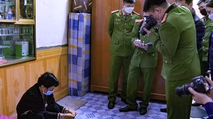 Bắt nóng trên đường, lộ ra hàng loạt "hàng trắng" tại gia