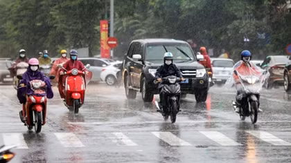Miền Bắc trời mát, có mưa to; miền Trung nóng trên 35 độ C