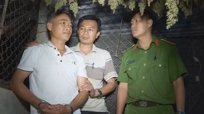 Khởi tố, bắt tạm giam đối tượng trồng cây cần sa trong vườn nhà