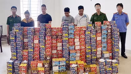4 đối tượng rủ nhau "ôm" gần 5 tạ pháo nổ đợi Tết bán kiếm lời