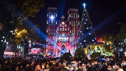 Người dân Hà Nội đón Giáng Sinh an lành