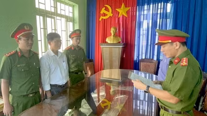 Bắt tạm giam nguyên Chánh văn phòng HĐND và UBND huyện Bù Đăng
