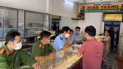 2 tiệm vàng ở Kiên Giang kinh doanh sản phẩm nghi chế tác từ ngà voi