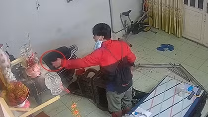 Con nghiện dùng súng giả xông vào nhà uy hiếp phụ nữ, cướp tiền, vàng