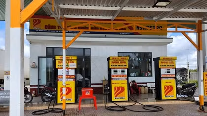 Sóc Trăng: Cây xăng lại đóng cửa, nhân viên báo hết xăng