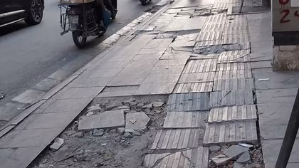 Chủ tịch UBND TP Hà Nội nói gì về đá vỉa hè 70 năm nhưng vừa lát đã bung, vỡ?