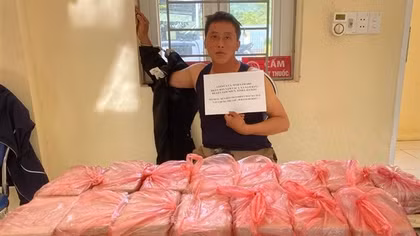 Bắt đối tượng băng rừng “cõng” 30 bánh heroin