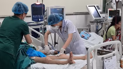 Tăng ca COVID-19 nặng và tử vong, Bộ Y tế yêu cầu bố trí nhân lực điều trị
