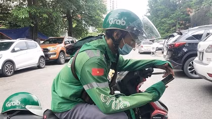 Việc thu "phụ phí nắng nóng" của Grab có hợp lý?