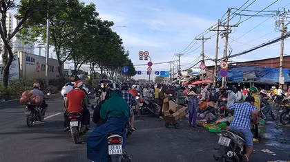 Ai kiểm tra nguồn gốc thực phẩm tại chợ tự phát?