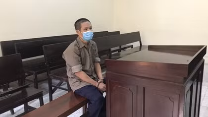 Mâu thuẫn chia tài sản sau ly hôn, chồng dùng xăng đốt vợ