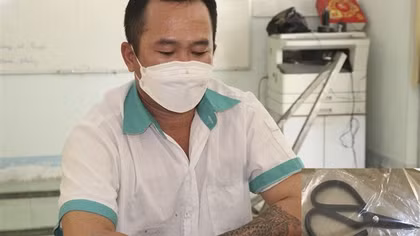 Đâm chết đồng nghiệp vì vợ bị xúc phạm