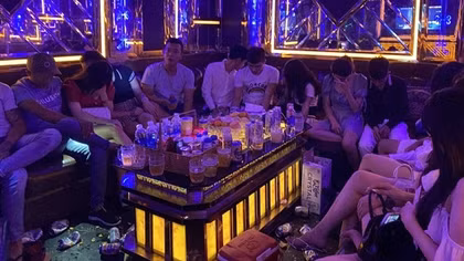 Hàng chục nam nữ lập nhóm mở tiệc ma túy, bay lắc “đón lễ”