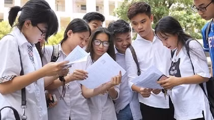 Hà Nội bổ sung hơn 2.500 chỉ tiêu học văn hoá bậc THPT