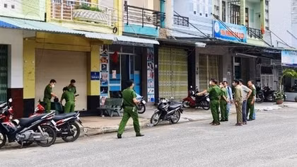 Mất mạng vì rút dao đâm bạn uống cà phê