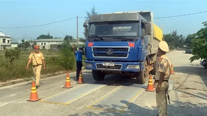 Xử lý nghiêm xe quá tải trọng để đảm bảo an toàn giao thông