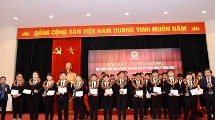 Vinh danh học sinh đoạt giải Olympic và Khoa học kỹ thuật quốc tế năm 2022