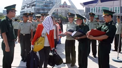 Bài cuối: Chặn đứng các đường dây xuất, nhập cảnh, mua bán người trên tuyến biên giới