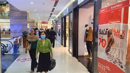Ngày Black Friday giảm giá sâu nhưng người mua thưa vắng