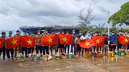 Hơn 1.500 ngư dân vào Trường Sa tránh bão