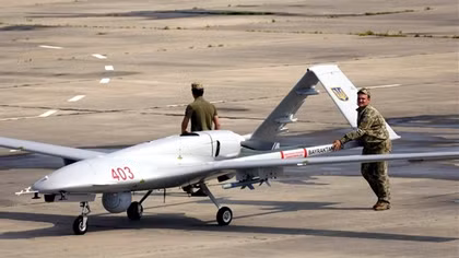Lởn vởn quanh đảo Rắn, 3 UAV Bayraktar-TB2 của Ukraine bị bắn rơi