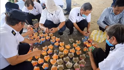 Đà Nẵng dâng hương, thả hoa đăng tưởng niệm các Liệt sĩ tại đảo Gạc Ma