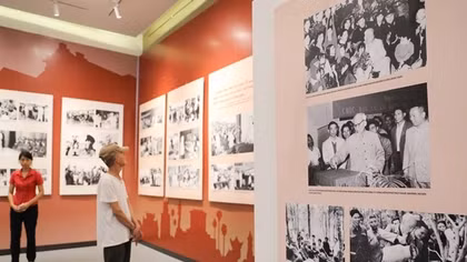 Triển lãm "Chủ tịch Hồ Chí Minh với Thủ đô Hà Nội"